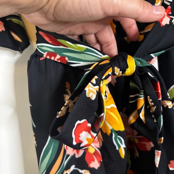 SHEIN Back Floral Ruffled Wrap Mini Dress - Picture 2 of 9